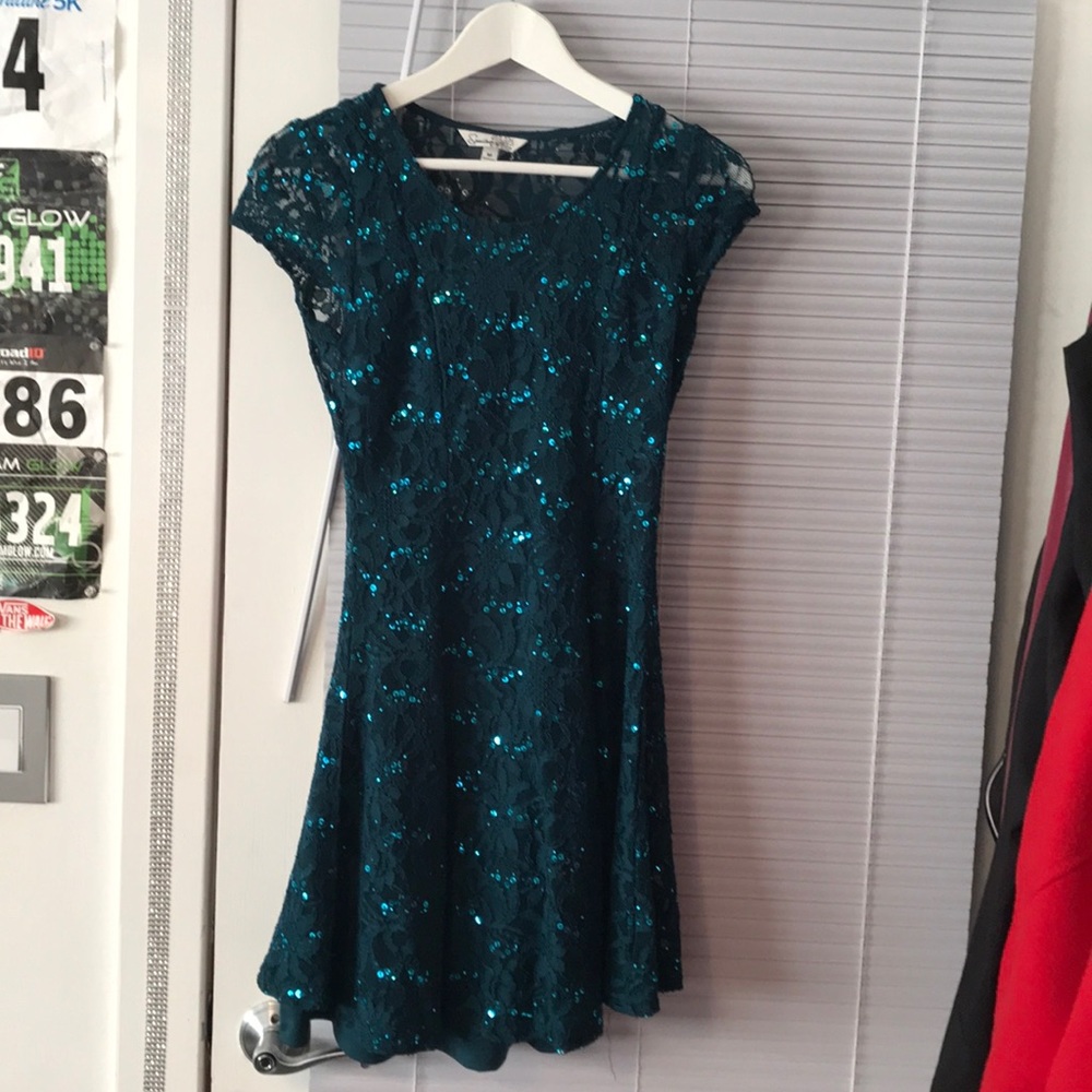 Turquoise sequins party dress! 👗